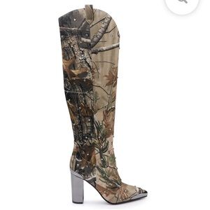 Brand New Daniel Diamond Camo Knee High Boot